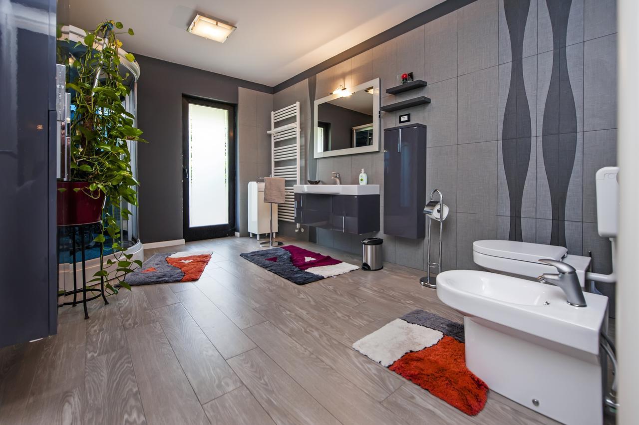 Cerin Apartment โรวีน ภายนอก รูปภาพ