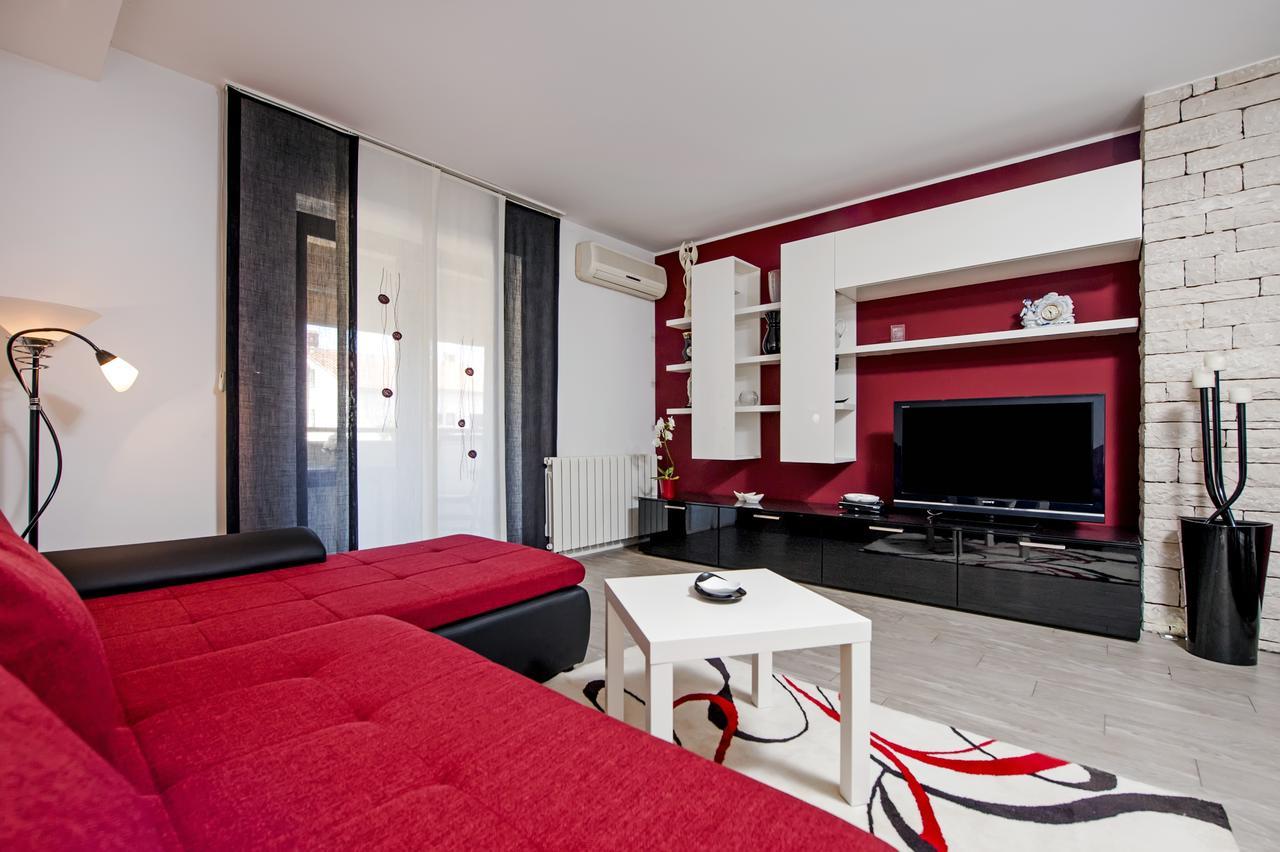 Cerin Apartment โรวีน ภายนอก รูปภาพ