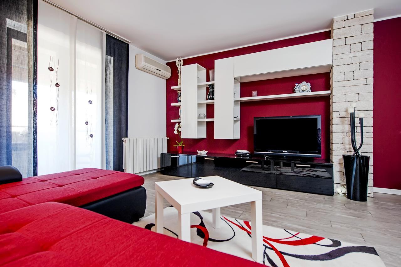 Cerin Apartment โรวีน ภายนอก รูปภาพ