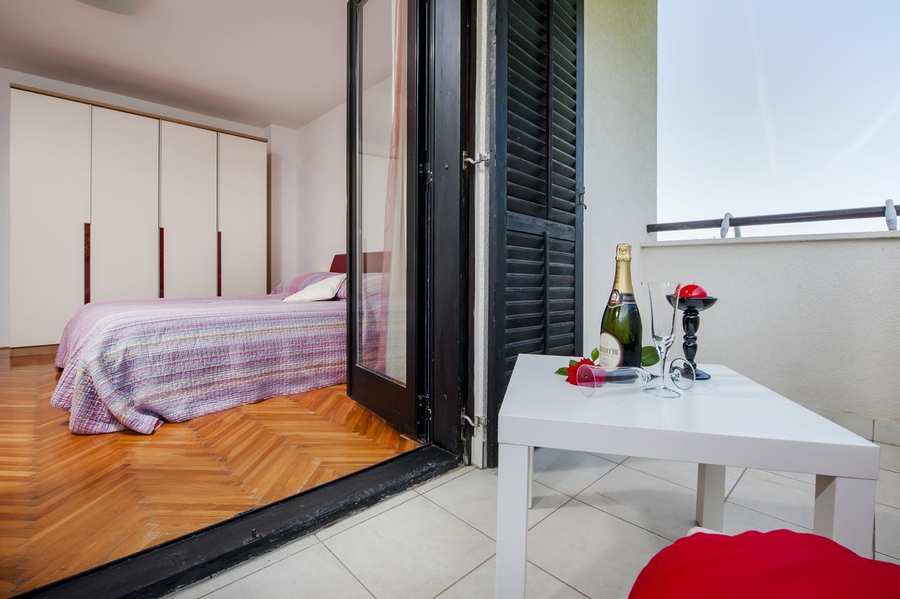 Cerin Apartment โรวีน ภายนอก รูปภาพ