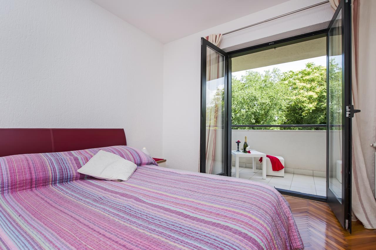 Cerin Apartment โรวีน ภายนอก รูปภาพ