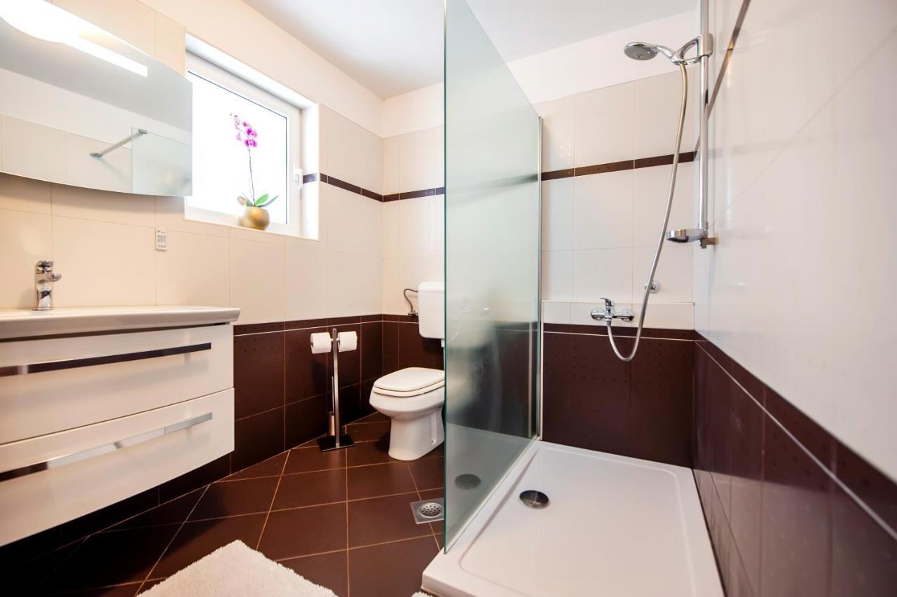 Cerin Apartment โรวีน ภายนอก รูปภาพ