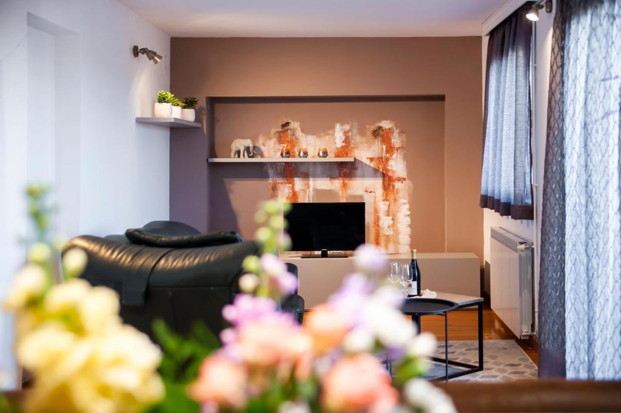 Cerin Apartment โรวีน ภายนอก รูปภาพ