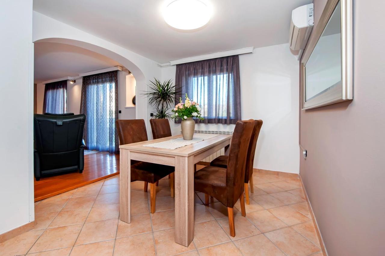 Cerin Apartment โรวีน ภายนอก รูปภาพ